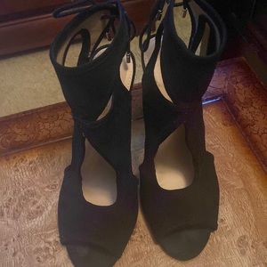 Eva Mendez Black heeled sandals